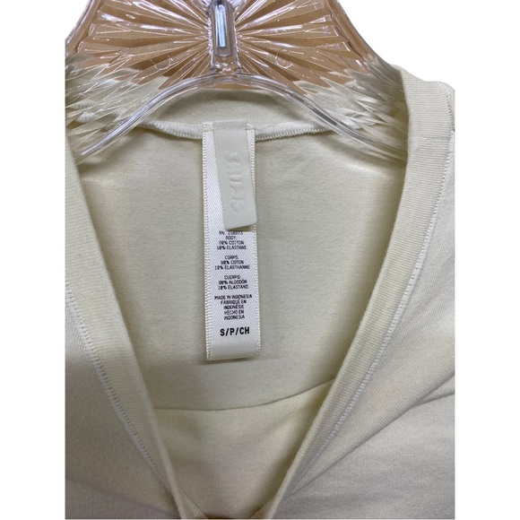 SKIMS short sleeve off white top size small / petite - Picture 4 of 6